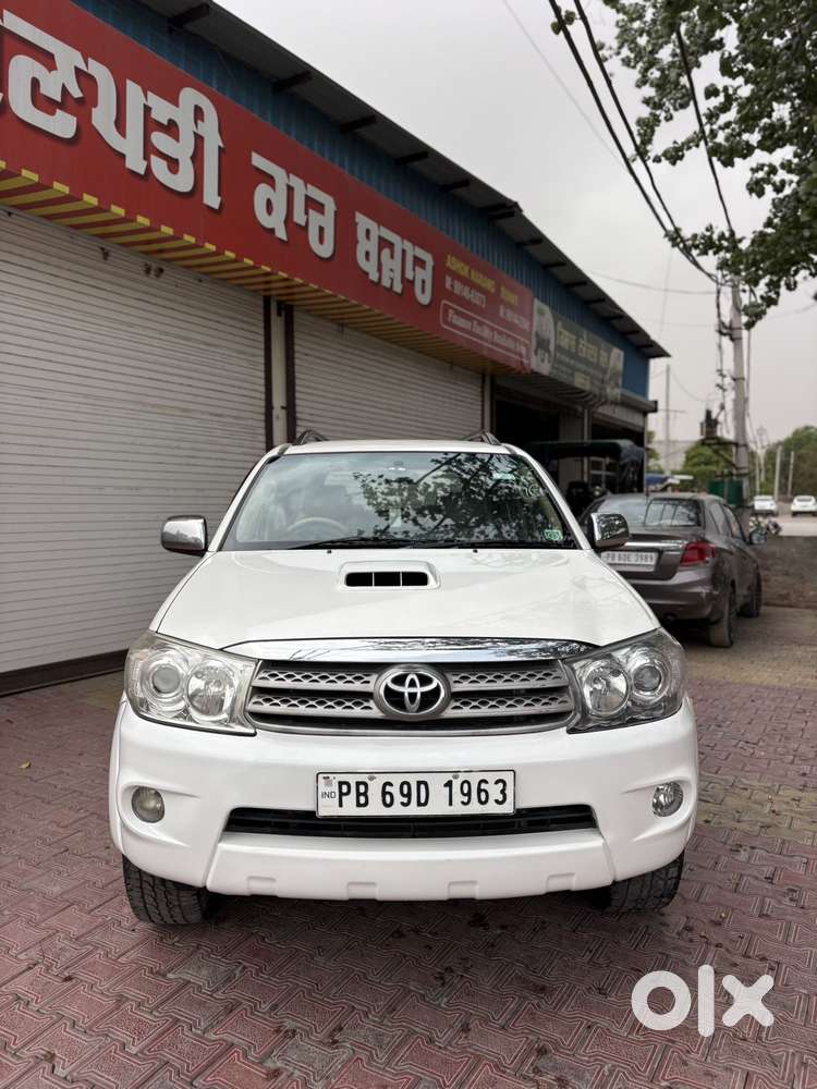 Toyota Fortuner 3.0 4x4 Manual, 2011, Diesel