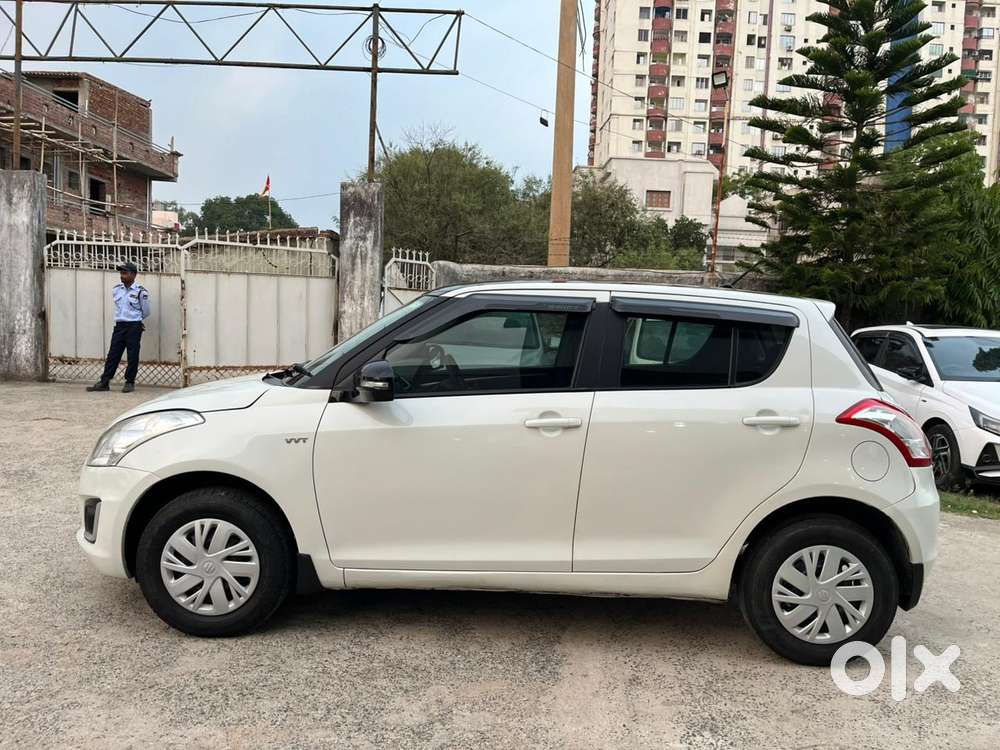 Maruti Suzuki Swift Vxi 1.2 Abs Bs-iv, 2017, Petrol