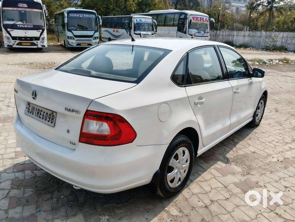 Skoda Rapid 1.5 Tdi Ambition Plus, 2014, Diesel
