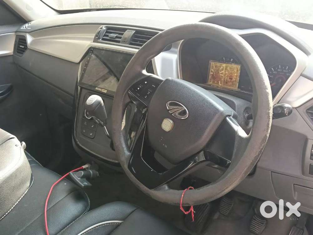 Mahindra Kuv 100 (2018)