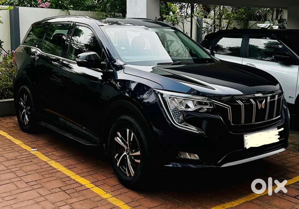 Xuv 700 Ax5 Petrol Automatic 7 Seater - Midnight Black