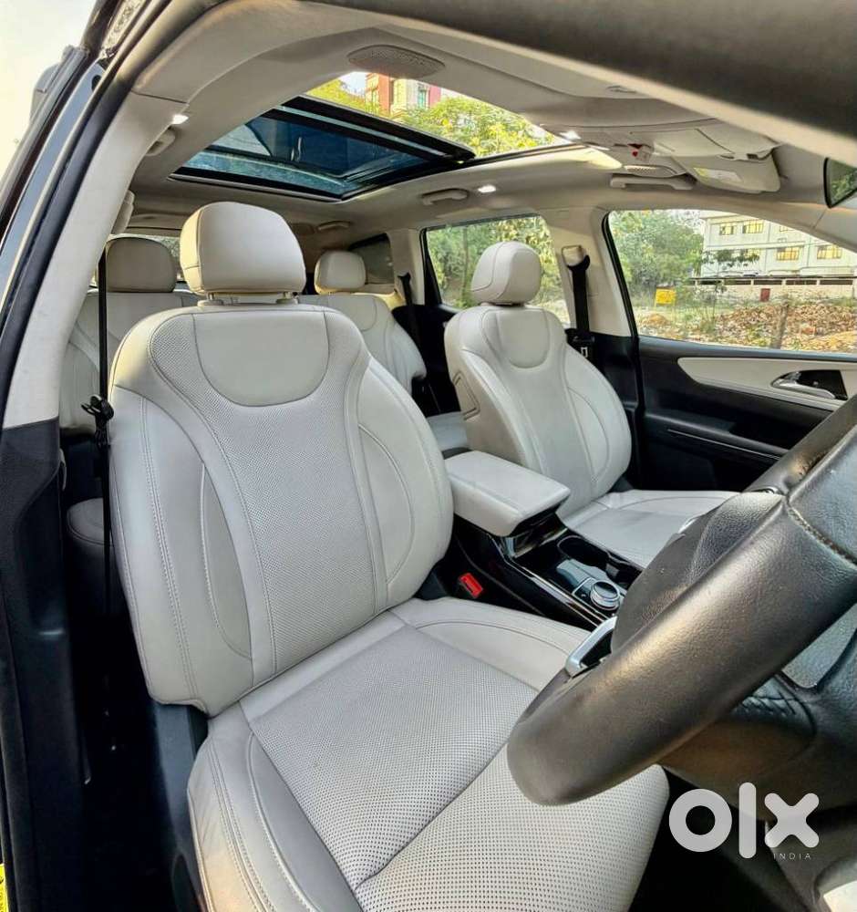 Mahindra Xuv700 2.2 Ax 7 Diesel At Luxury Pack Str, 2025, Diesel