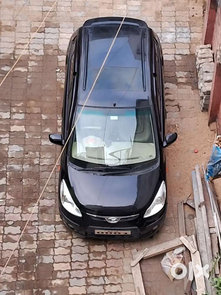 Hyundai I10 2010 With Sunroof And 0001 Number