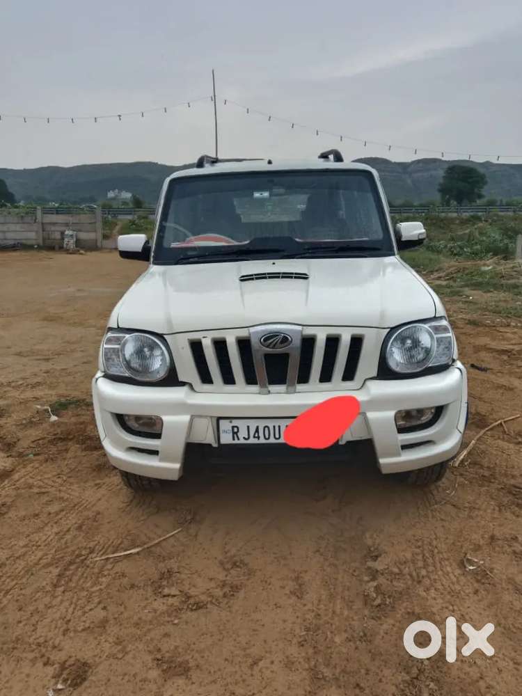 Mahindra Scorpio White M2di