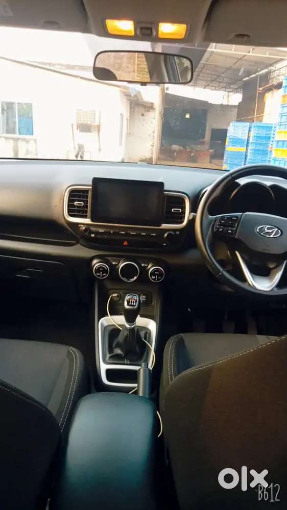 Hyundai Venue 2020 Petrol 70000 Km Driven
