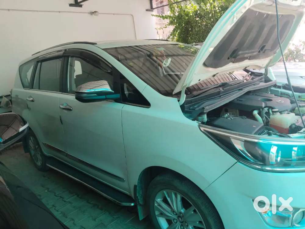 Toyota Innova Crysta 2.4 Z