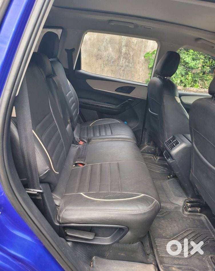 Mahindra Xuv700 2.0 Ax 5 Petrol Mt 7 Str, 2022, Petrol