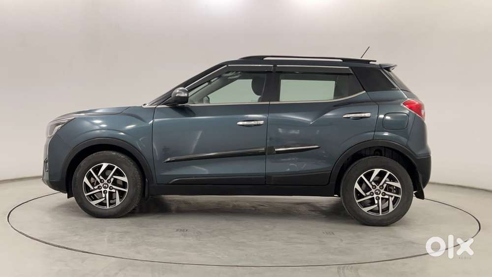 Mahindra Xuv300 1.2 W8 (o) Amt Petrol, 2023, Petrol