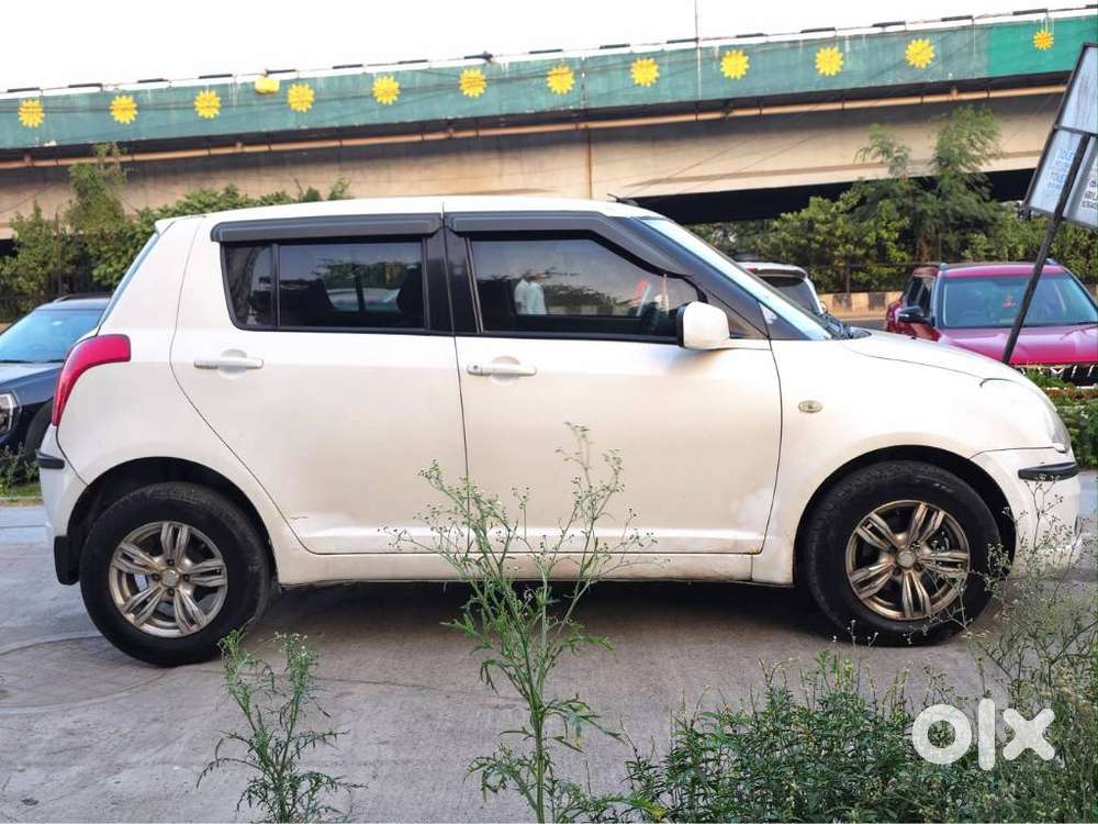 Maruti Suzuki Swift Vxi + Manual, 2005, Petrol