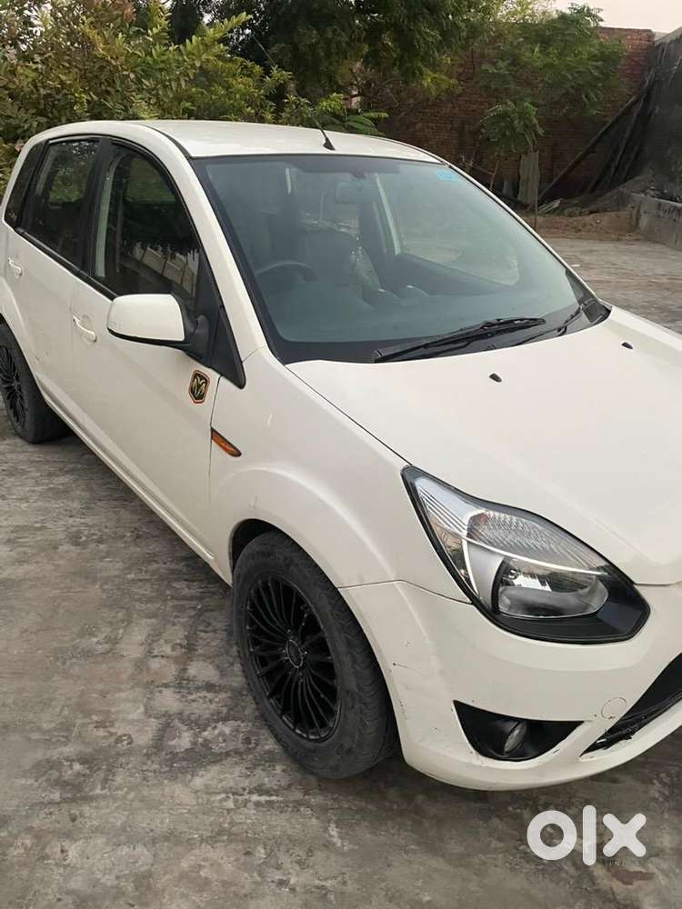 2031 Tak Passing Ford Figo