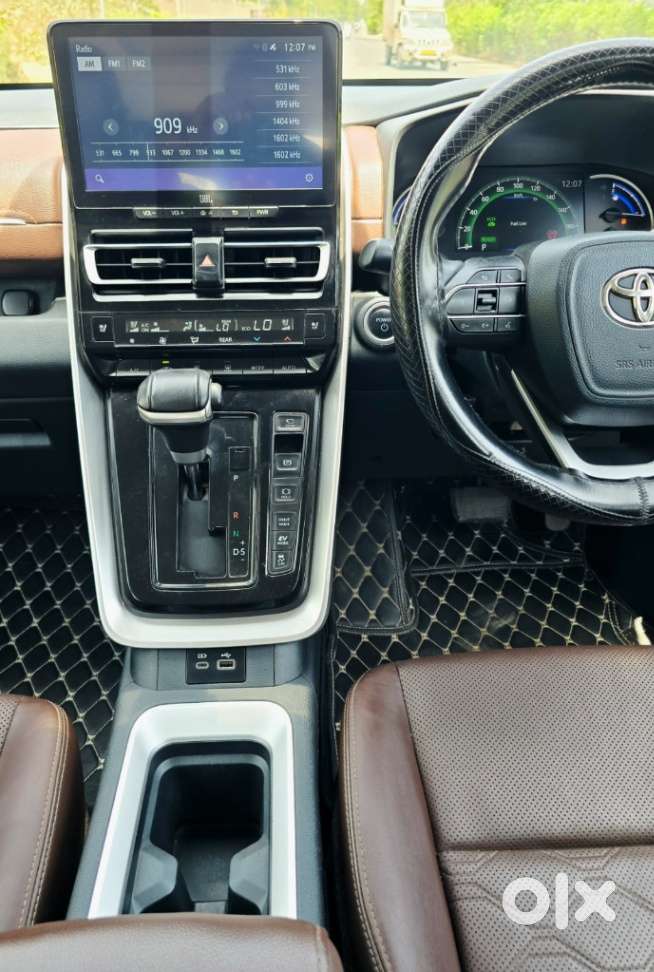 Toyota Innova Hycross 2.0 Zx (o) Hybrid 7 Str, 2023, Petrol