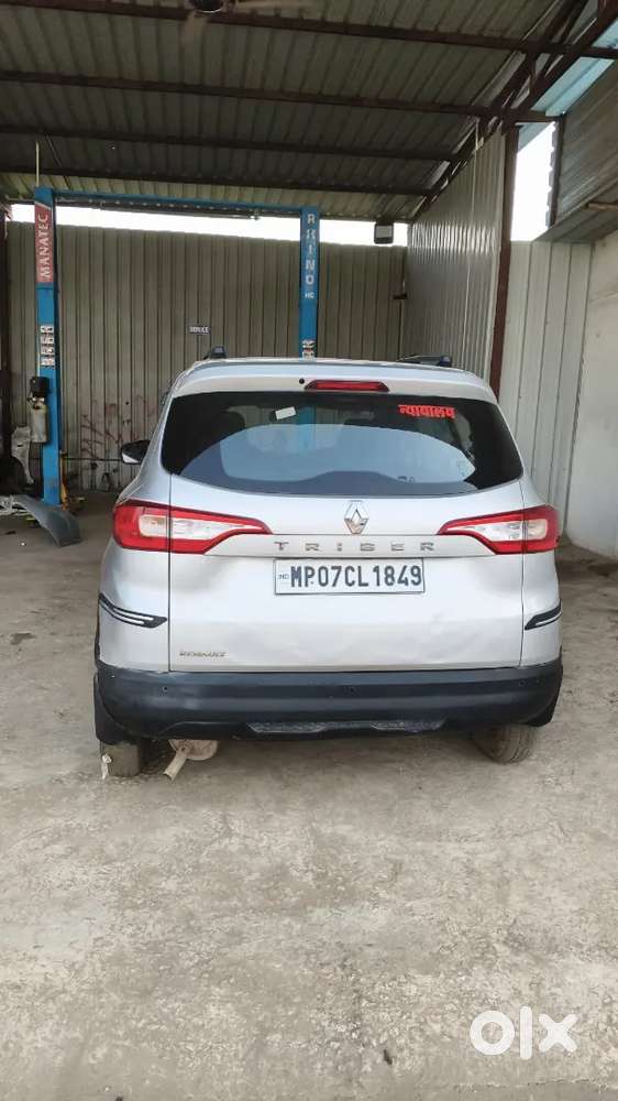 Renault Triver Car
