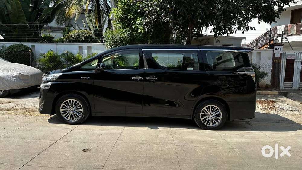Toyota Vellfire 2.5 Executive Lounge, 2021, Petrol