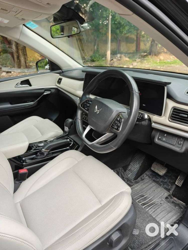 Mahindra Xuv700 2.0 Ax 7 Petrol At Str, 2024, Petrol