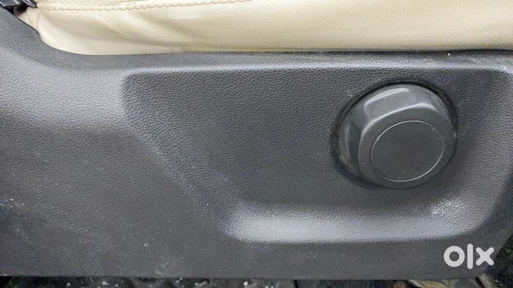 Mahindra Xuv700 2.0 Ax 7 Petrol Mt Str, 2021, Petrol