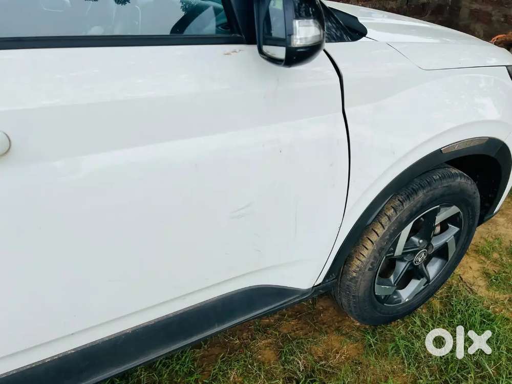 Hyundai Venue 2021 Manual Petrol 40000 Km