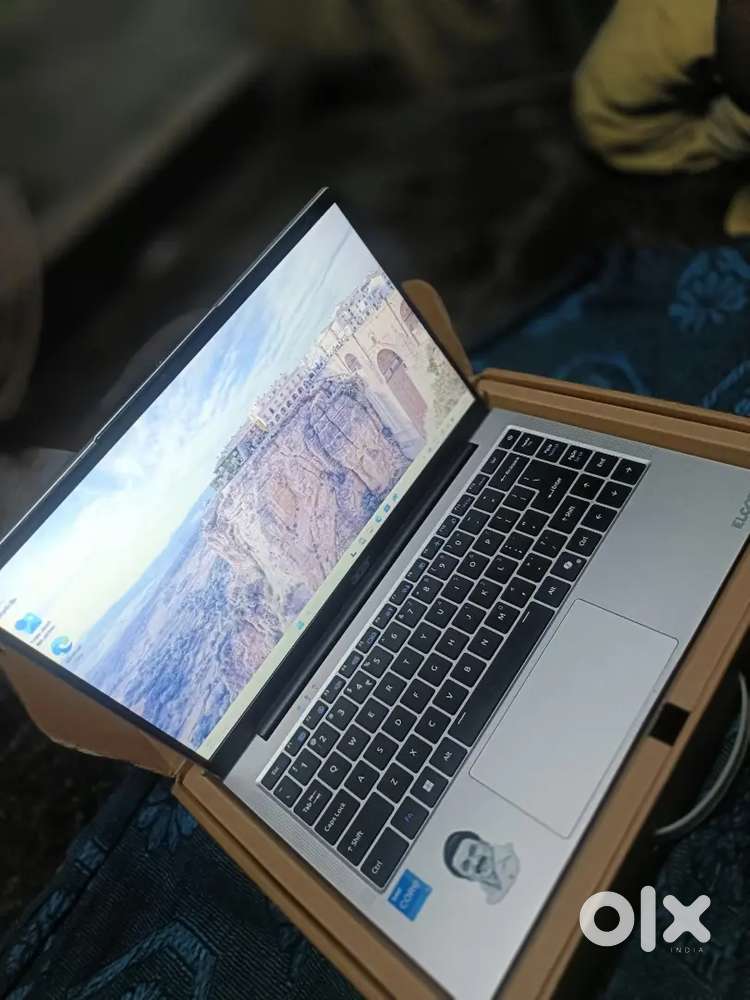 Government Acer one z14 8gbram 256 gb storage