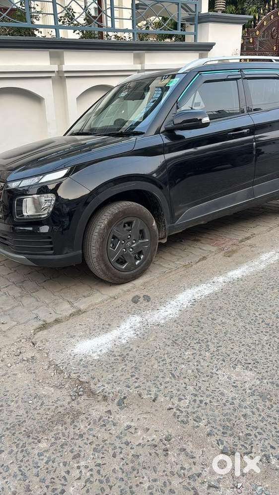 Hyundai Venue 2025 Diesel 8000 Km Driven