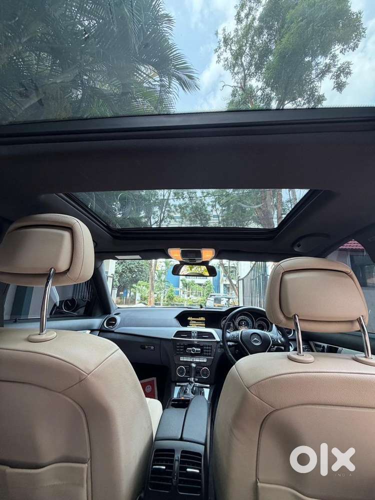Black Mercedes-benz C Class W204