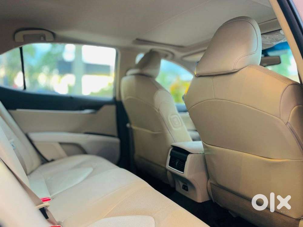 Toyota Camry Hybrid, 2022, Petrol