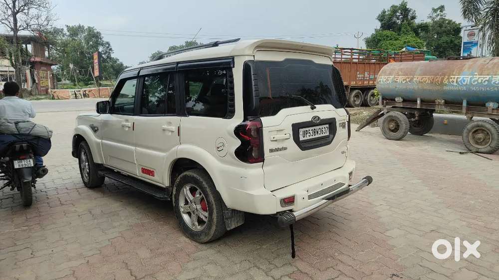 Mahindra Scorpio S 10 2.5 Diesel 2015