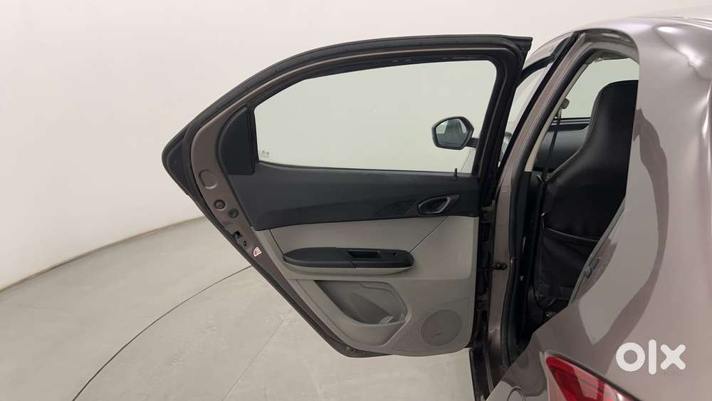 Tata Tiago 1.2 Revotron Xta, 2018, Petrol