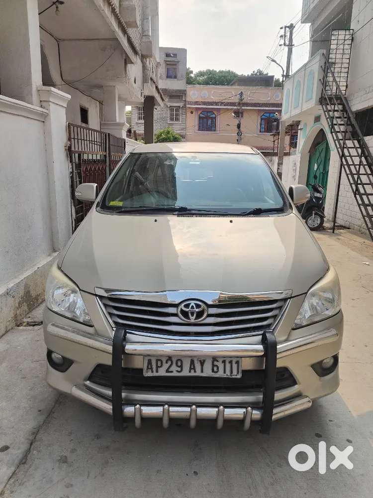 Toyota Innova 2.5v 7 Seater Gold Colour Complete Showroom Track