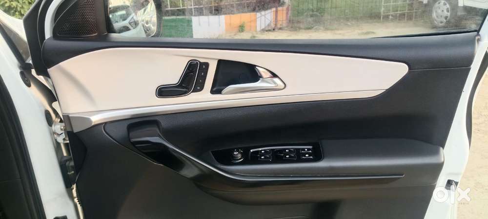 Mahindra Xuv700 2.2 Ax 7 Diesel At Str Awd, 2022, Diesel