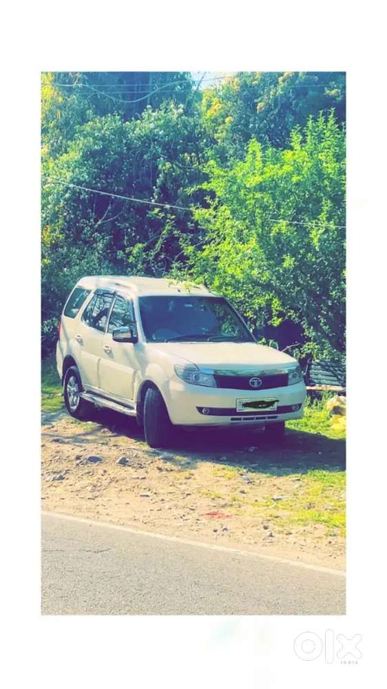 Tata Safari Storme 2015