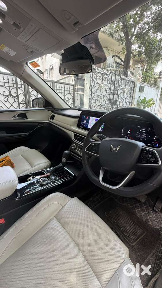 Mahindra Xuv700 Ax7 Luxury Pack Awd, 2022, Diesel