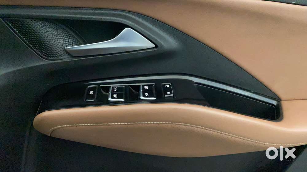 Mg Hector Plus Sharp Pro 1.5 Turbo Petrol Mt 6 Str, 2023, Petrol