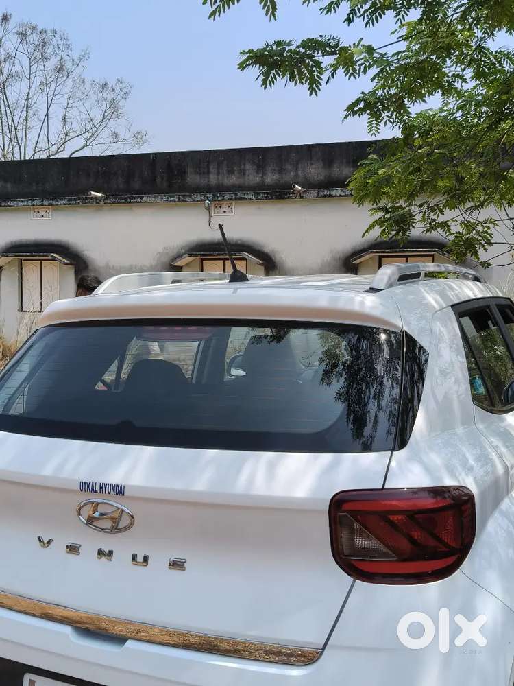 Mint Condition Manual Car Venue, Very Low Km Running In 4yr