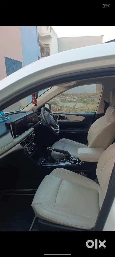 Xuv 7oo Ax7 2024 Diesel Well Maintained.