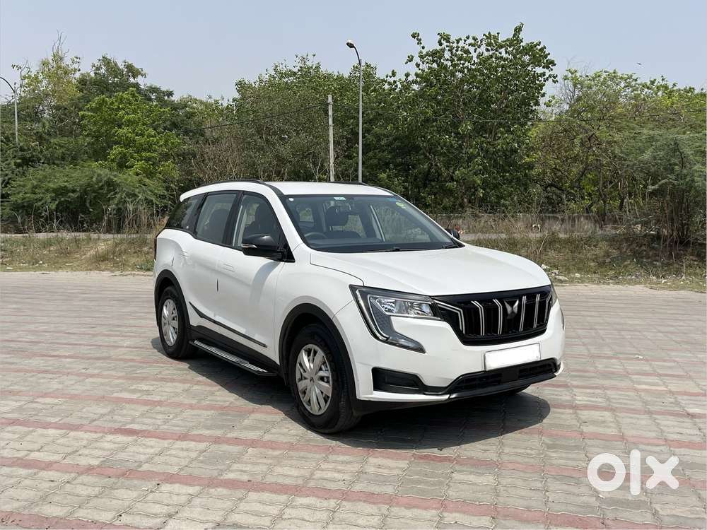 Mahindra Xuv700 2.0 Mx Petrol Mt 5 Str, 2023, Petrol