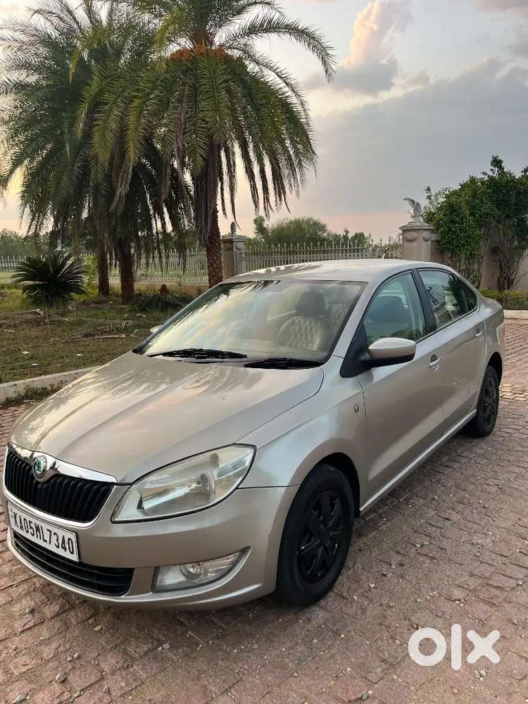 Skoda Rapid 1.6 Ambition 2012