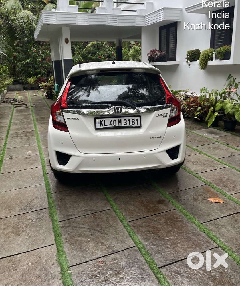 Recently Serviced Full Option Honda Jazz With Less Km