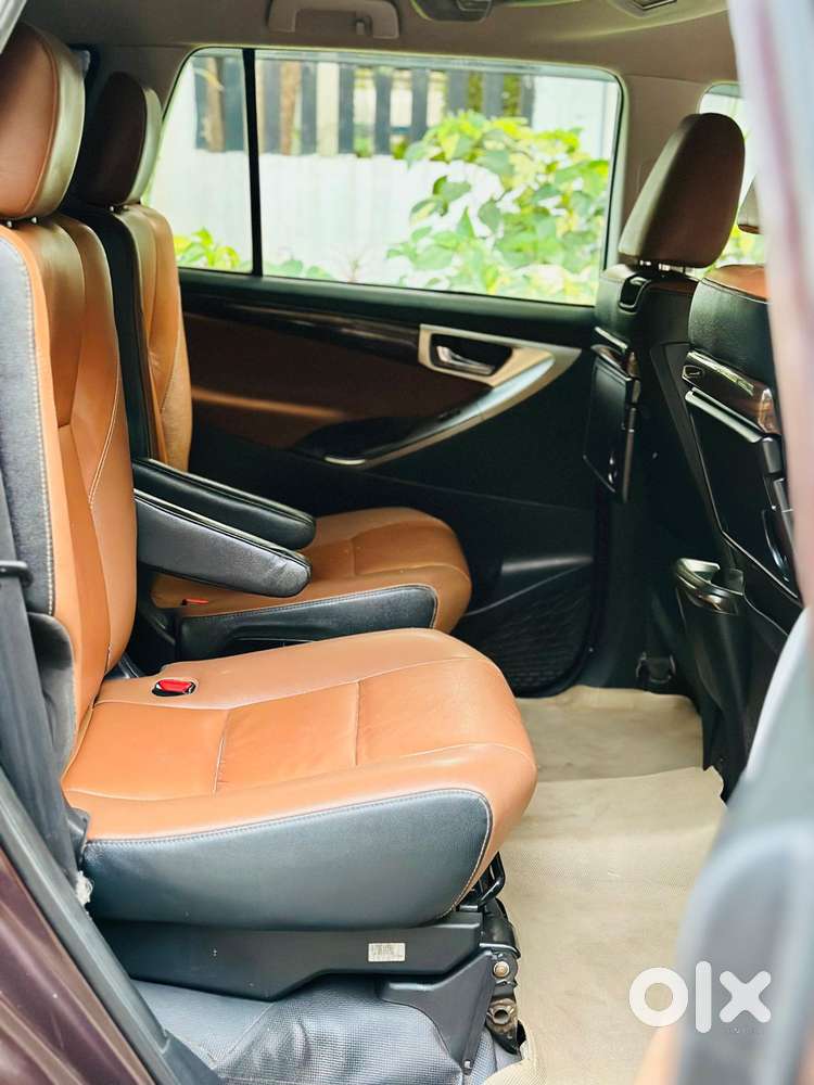 Toyota Innova Crysta 2.8z Automatic, 2018