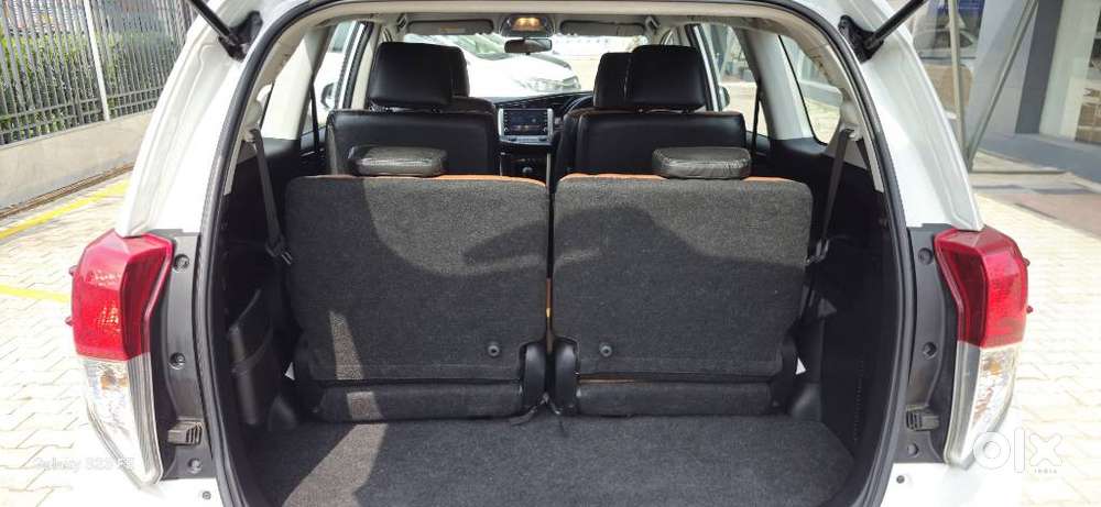 Toyota Innova Crysta 2.7 V, 2022, Petrol