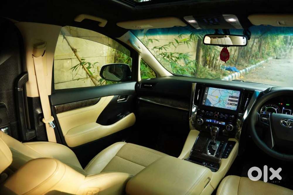Toyota Vellfire 2.5 Hybrid, 2022, Petrol