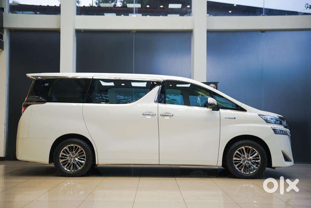 Toyota Vellfire Vip – Executive Lounge, 2022, Petrol