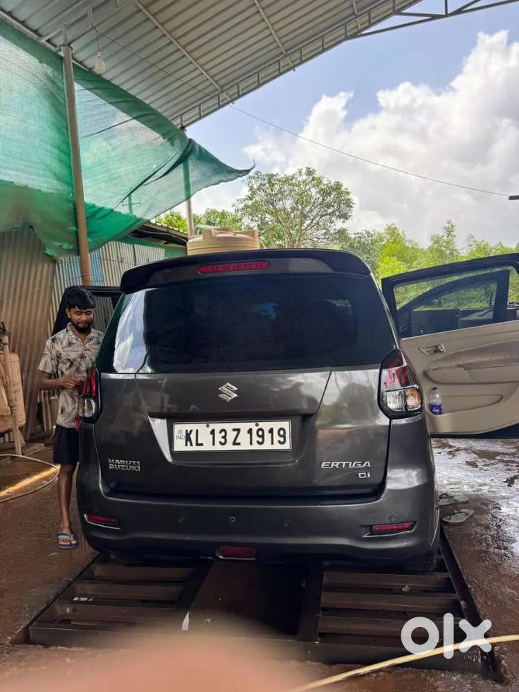 Maruti Suzuki Ertiga 2012
