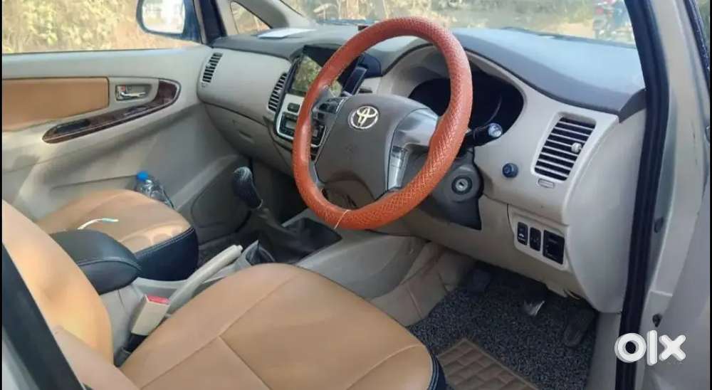 Toyota Innova 2.5 V 8 Seater