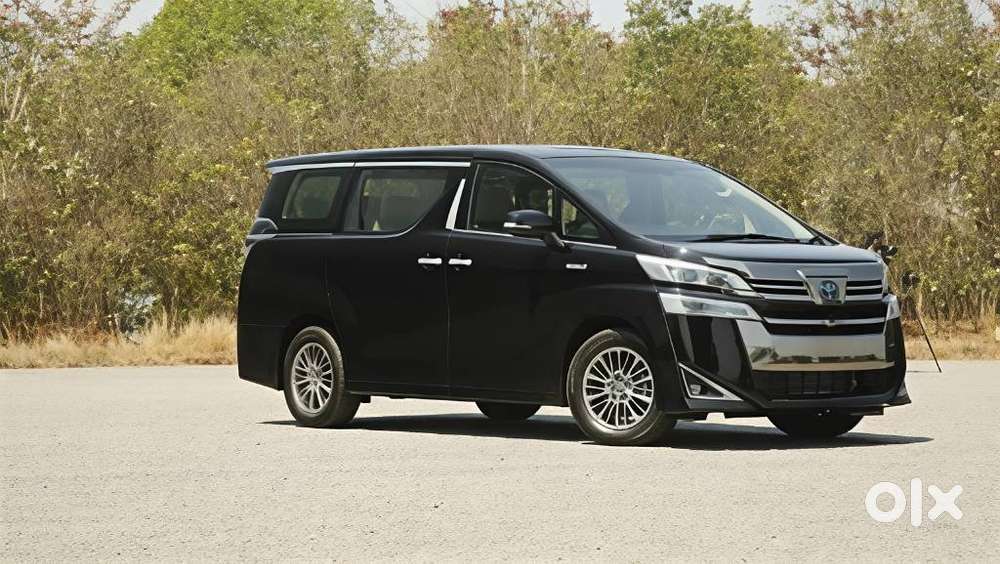 Toyota Vellfire 2.5 Executive Lounge, 2022, Cng & Hybrids