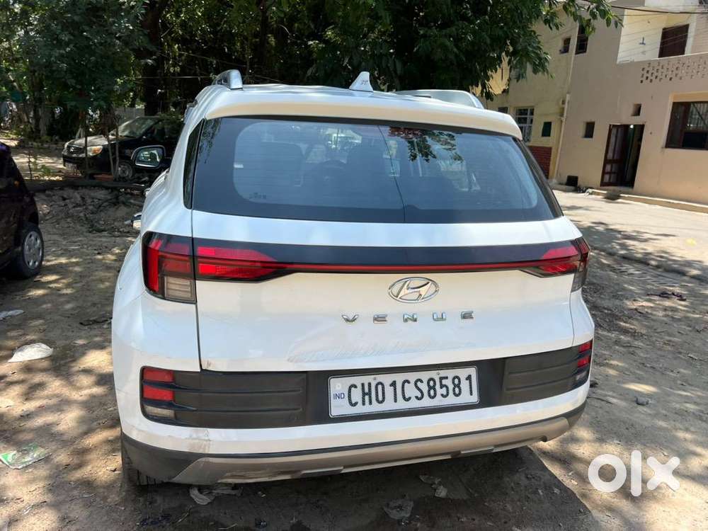 Hyundai Venue 2023 Petrol Well Maintained