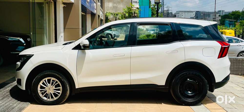 Mahindra Xuv700 Mx Petrol Mt 5 Str (e), 2022, Petrol
