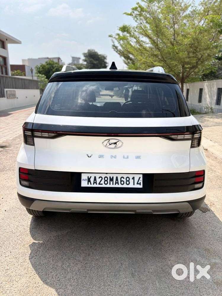 Hyundai Venue 1.2 S (o), 2024, Petrol
