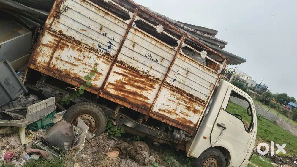 पुरानी, एक्सीडेंटल और भंगार गाड़ियां अच्छे दामों पर खरीदी जाती हैं।