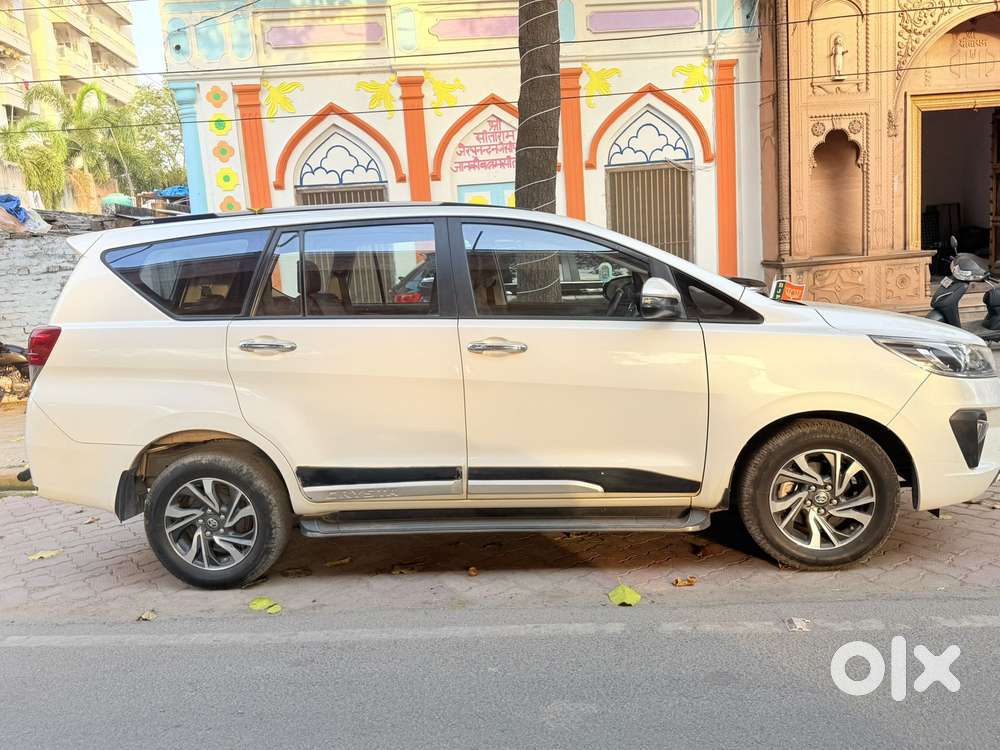 Toyota Innova Crysta 2.4 V 7 Str, 2022, Petrol