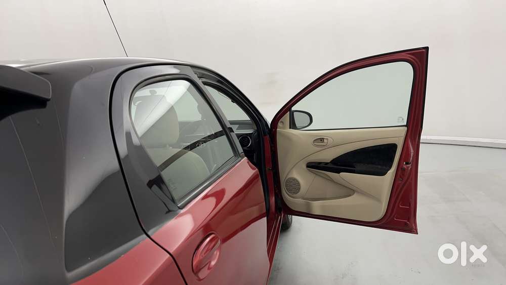 Toyota Etios Liva Vx Dual Tone, 2017, Petrol