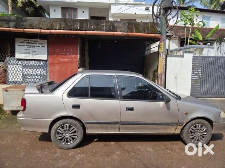 Maruti Suzuki Esteem 2002